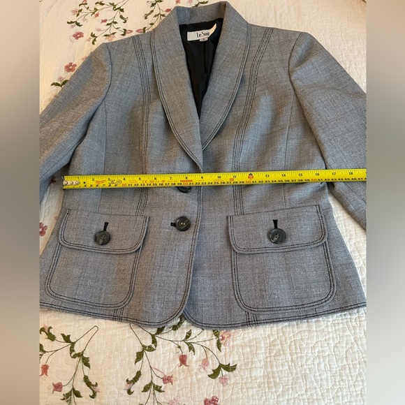 ✨ Le Suit Gray Blazer | Timeless Elegance & Tailored Sophistication ✨ - Picture 6 of 10